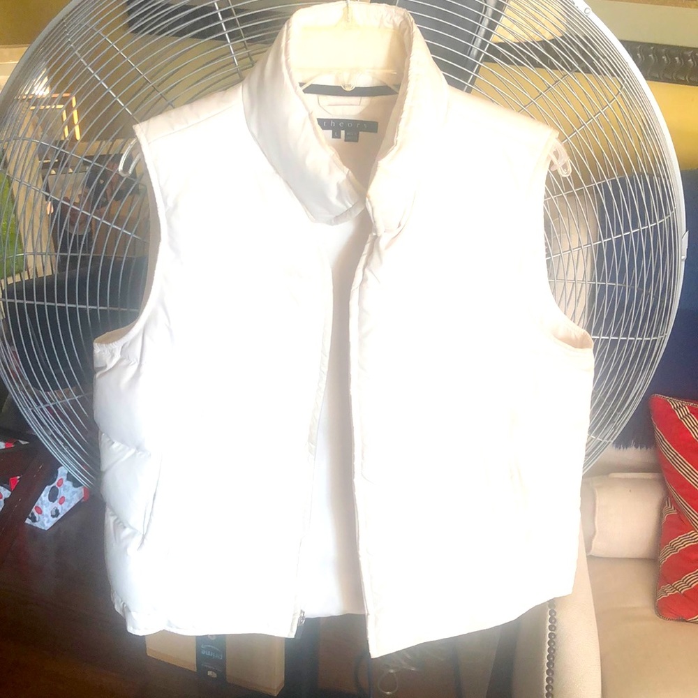 Theory vest